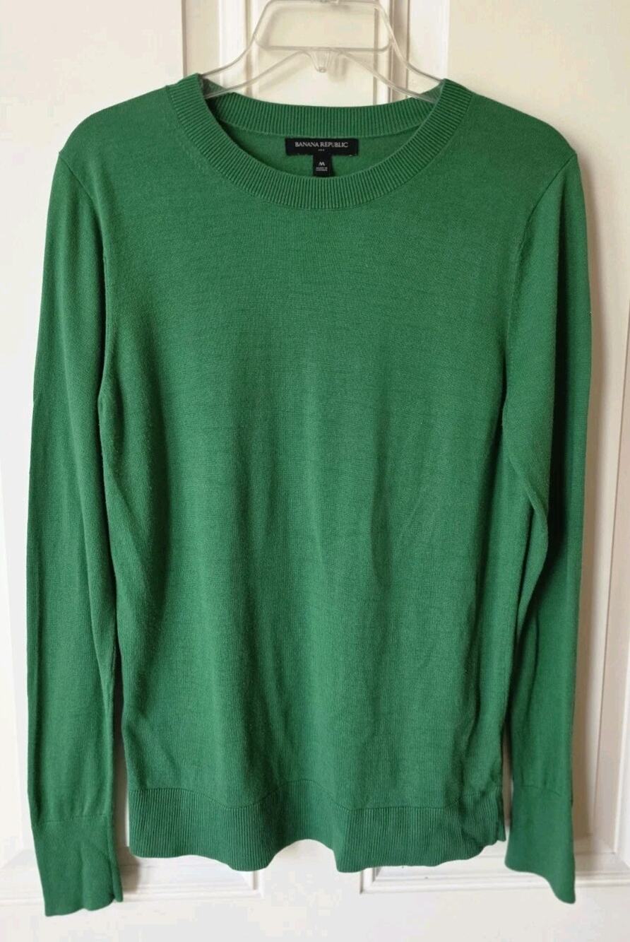 Banana Republic woman’s Sweater in Vibrant Green
